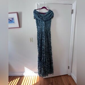 Theia couture Blue 3D petal long women's evening gown. Stunning!